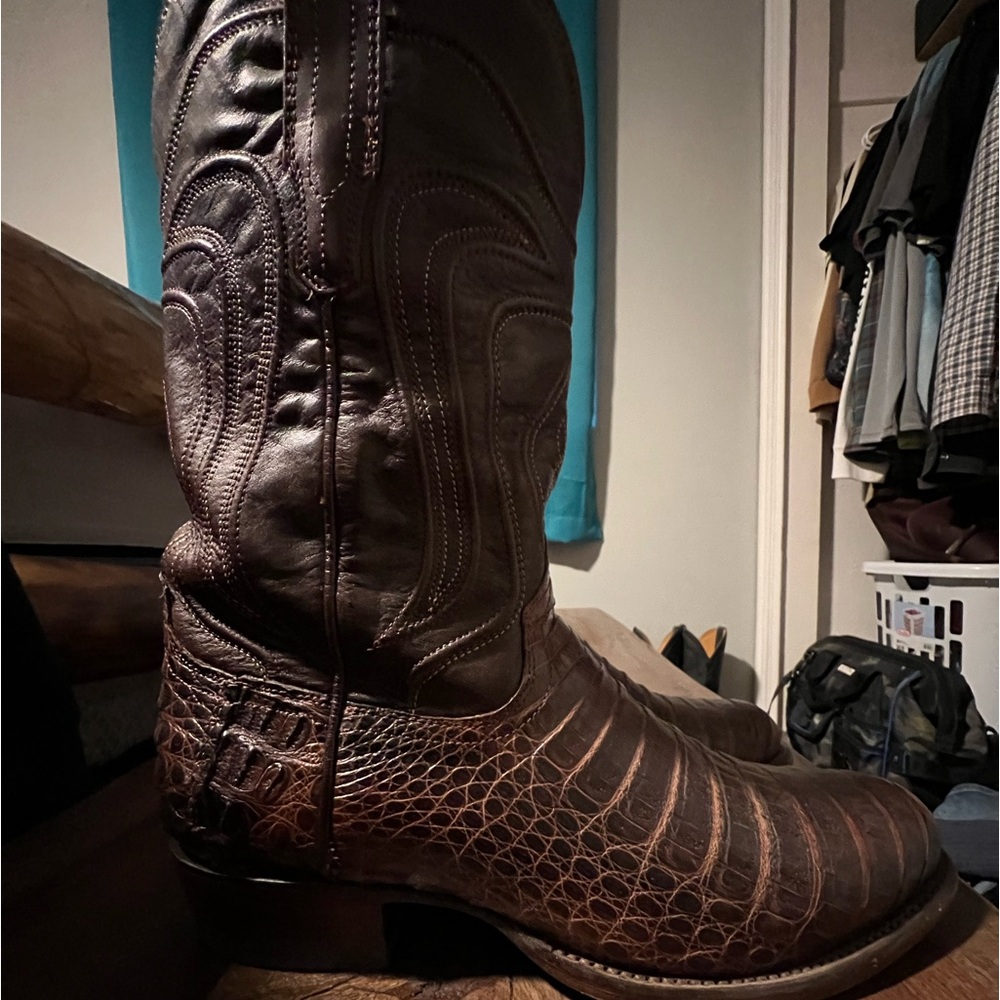Tecovas Mahogany Caiman.